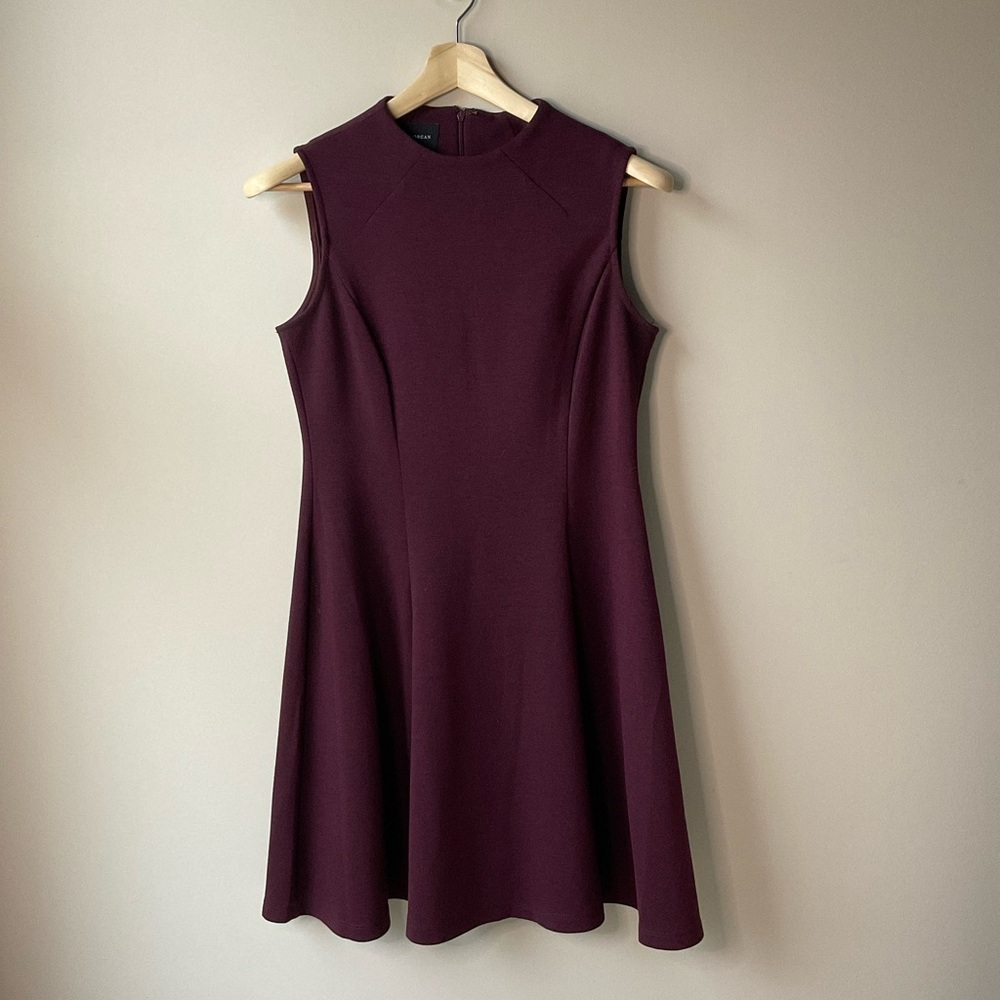 Donna Morgan Elegant Sleeveless Burgundy Dress